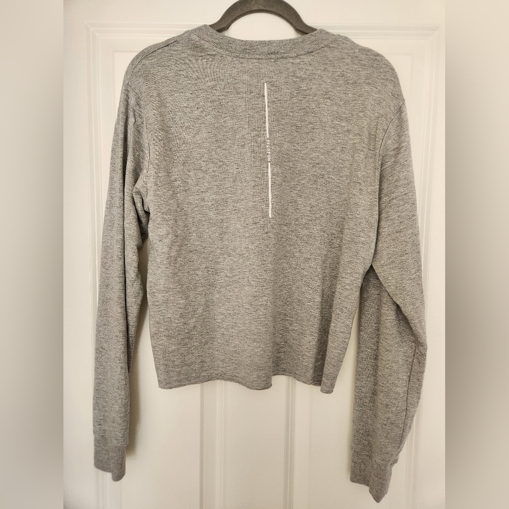 Peloton Gray Long Sleeve Cropped Tee. Size Small. NWOT - Picture 6 of 10